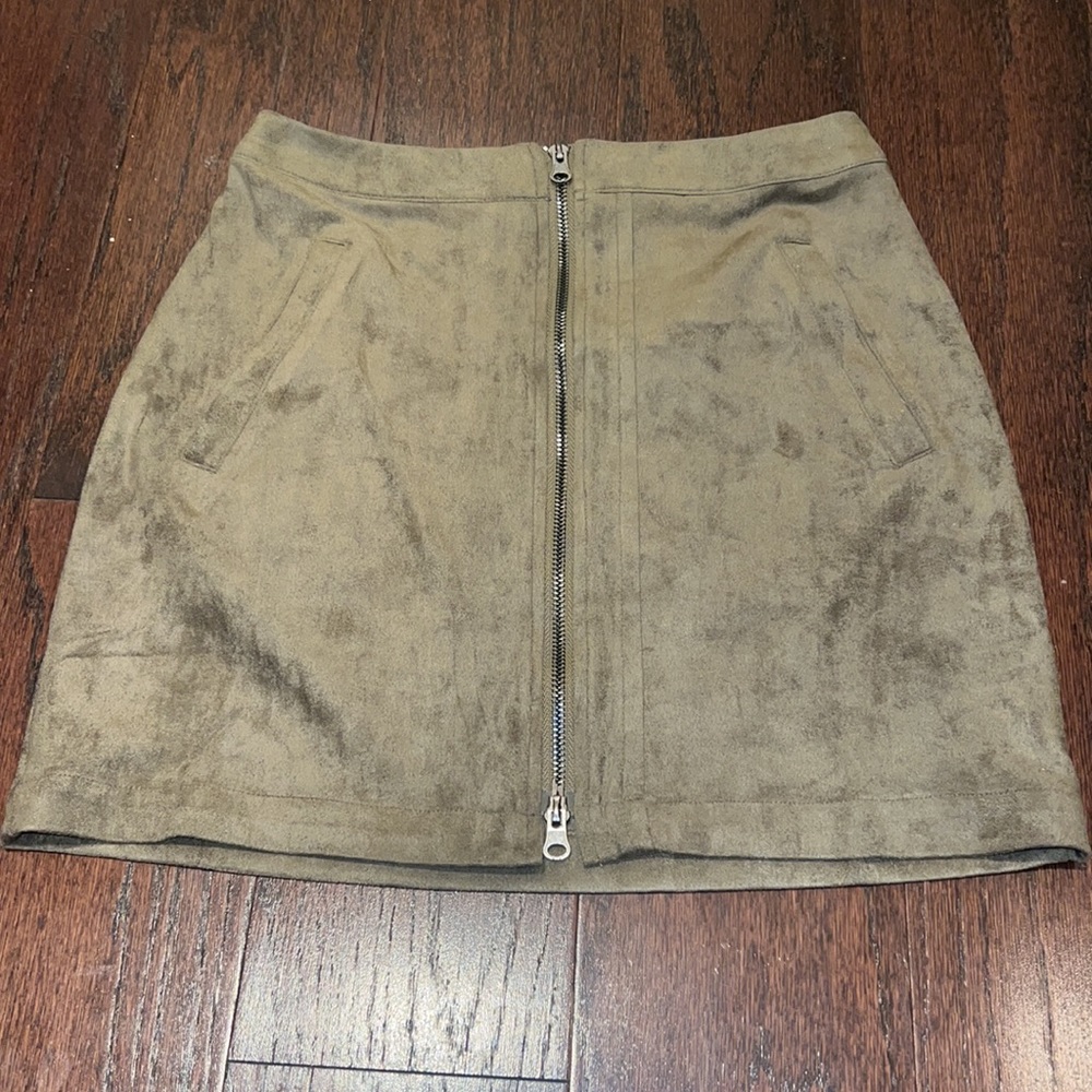 LUSH Women’s Olive Green Faux Suede Zip Up Mini Skirt Size S